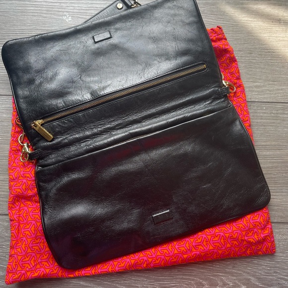 Tory Burch “Reva” Clutch Bag Black Leather Large Signature GOLD Medallion! - Picture 6 of 13